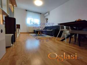 Dvoiposoban stan površine 55m², smešten u mirnom delu Starog Majura u Petrovaradinu.