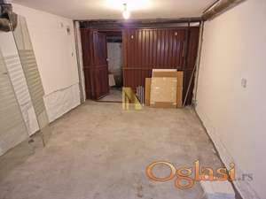 Garaža u Petra Drapšina