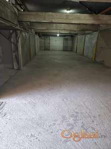 Izdajem garažu 19 m2 na Podbari