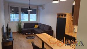 LEP, MODERNO OPREMLJEN JEDNOIPOSOBAN STAN SA GARAŽNIM MESTOM - TELEP, NADOMAK LIMANA