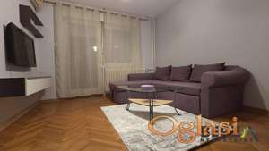 LEPO NAMEŠTEN DVOSOBAN STAN SA PARKINGOM - BULEVAR, NADOMAK FUROŠKE PIJACE