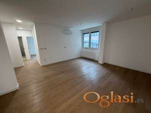 Useljiv! Fantastičan trosoban! Heroja Pinkija!