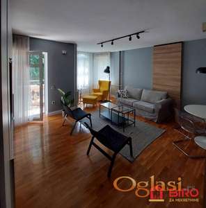 PROSTRAN I SVETAO DVOSOBAN STAN U STROGOM CENTRU – 61 M², 2 TERASE!