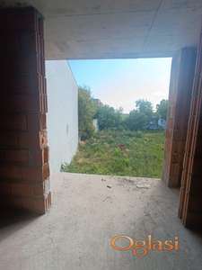 Širi centar odličan dvoiposoban stan u izgradnji  