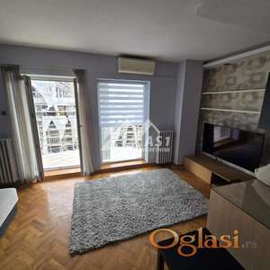 Izdajem lep renoviran dvosoban stan u Centru !!! ID#7097