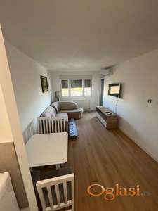 NOV, NAMESTEN STAN U TEK USELJENOJ ZGRADI, SATELIT