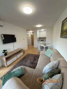 NOV, NAMESTEN STAN U TEK USELJENOJ ZGRADI, SATELIT