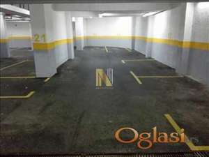 Garažno mesto u centru Novog Sada