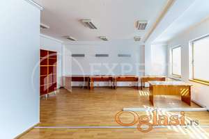 Trosoban stan 78m2, centar, kod crkve Sv. Luka