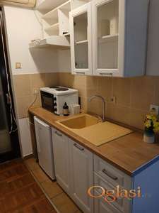 Izdajem namestenu garsonjeru u Novom Sadu, Nova Detelinara