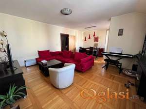 Petosoban stan sa dva parking mesta