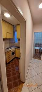 Izdaje  se odmah useljiva jednosoban sa svim uracunatim troskovima 260 eura