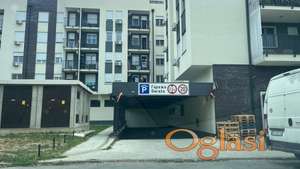 Veliko i komforno garažno mesto na prodaju na Detelinari