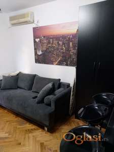 Prelepa garsonjera 350 e