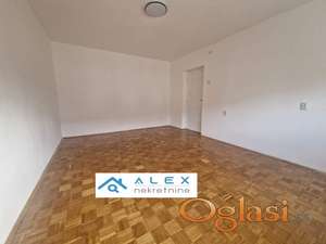 Renoviran dvosoban stan na Detelinari