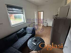 Izdaje se odličan, kompletno namešten stan dvoiposoban stan u Veterniku, koji se nalazi u prizemlju stambene zgrade.