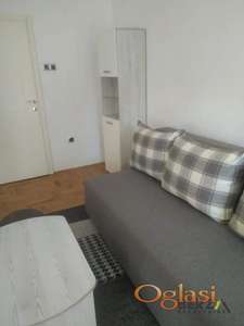 POTPUNO OPREMLJEN JEDNOIPOSOBAN STAN NA GRBAVICI