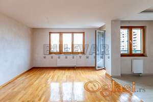 Petosoban stan na Bulevaru, četvrti sprat