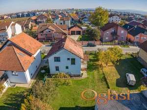 Spratna porodična kuća!