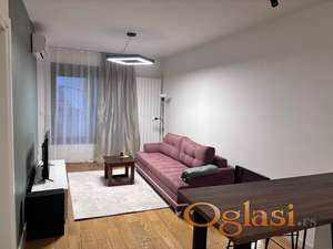 PRELEP JEDNOIPOSOBAN STAN + GARAŽNO MESTO - ULICA BANJSKA