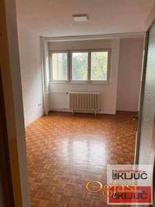 LIMAN III-NENAMEŠTEN TROIPOSOBAN STAN