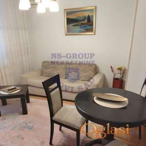 Izdaje se lepo namešten stan na Novoj Detelinari