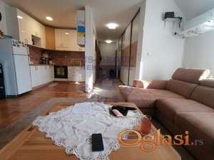 Trosoban funkcionalan stan