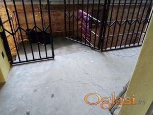 DVOSOBAN U DELU KUCE BEZ VLASNIKA ! VOJVODJANSKA! GRBAVICA!