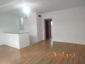 CENTAR 78m2, FUTOŠKA PIJACA, PRAZAN, 3,5 sob