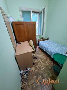 Izdajem malu sobu