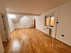 525953 Trosoban Bulevar 66m2