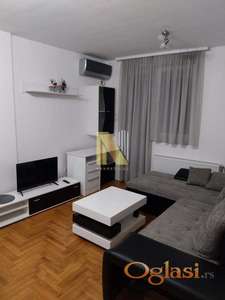 NAMEŠTEN DVOSOBAN STAN NA ODLIČNOJ LOKACIJI