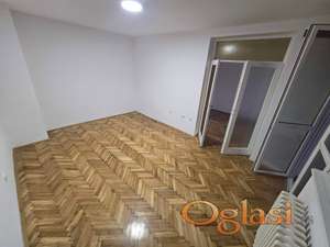 JEDNOIPOSOBAN STAN NA BULEVARU OSLOBODJENJA,BLIŽE ŽEL.STANICI-PRAZAN,USELJIV ODMAH !