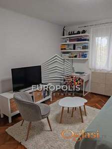 Renoviran, uknjižen stan u mirnom delu Zemuna ID#8589