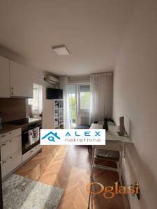 Renoviran manji jednoiposoban stan