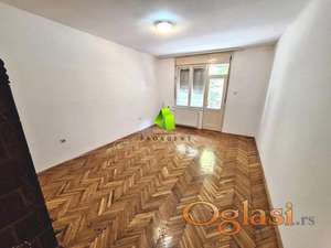 Nenamešten trosoban stan kod Narodnog pozorišta ID#7067