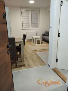 Nameštena Pet friendly garsonjera + moguć parking u susetnoj zgradi