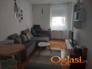 NAMESTEN JEDNOIPOSOBAN STAN, CENTAR - PODBARA