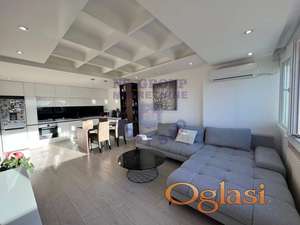 Kompletno renoviran stan na Bulevaru!