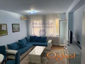 Odlican dvosoban stan na Bulevaru