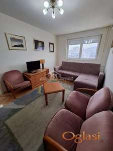 Karaburma, Uralska, 53m2, renoviran, sa liftom ID#1586