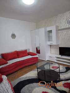 Izdajem stan na 2 spratu u kuci