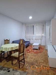 Novi Sad - Telep - Jerneja Kopitara - garsonjera (uz parking) - mali troškovi - odmah useljivo - 250 eura