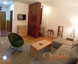 Odlična lokacija, odmah useljiv stan sa parkingom-Branimira Ćosića