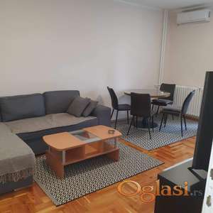 Izdaje se dvoiposoban stan kod Limanske pijace – 65m², kompletno opremljen