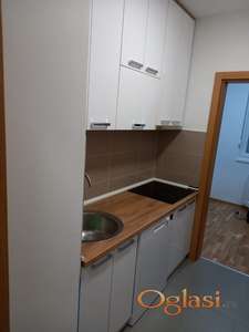 Izdajem dvosoban polu namesten stan