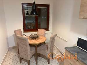 Odmah useljiv lepo opremljen stan u Gundulicevoj