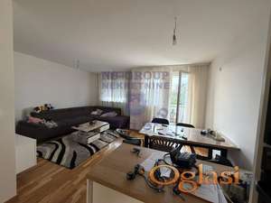 NAMEŠTEN,PARKING U CENI!