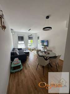 Trosoban stan u centru Stare Pazove, 56 m²