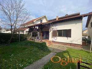 Odlična porodična kuća na Klisi!